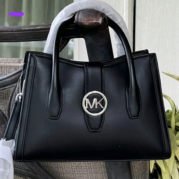 New Michael Kors Small Gabby Purse Bag - Picture 4 of 5